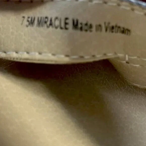 Life Stride Fab Flex Miracle Open Toe Metallic Faux Leather Sandal - Picture 5 of 9